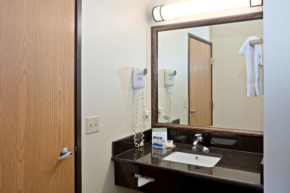 Americinn By Wyndham Dewitt Buitenkant foto