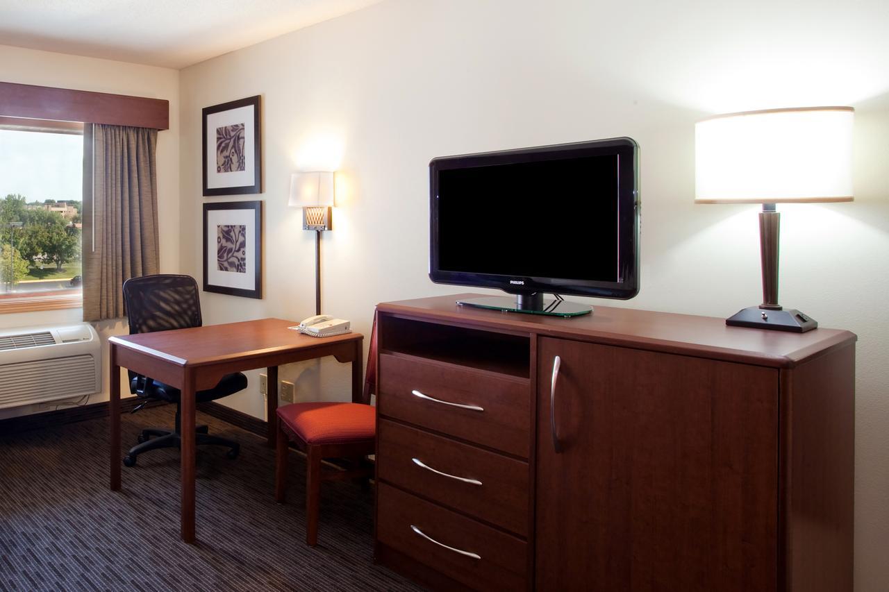Americinn By Wyndham Dewitt Buitenkant foto